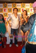 Anushka Sharma, Ranveer Singh at Band Baaja Baaraat DVD launch in Korum Mall, Thane, Mumbai on 5th Feb 2011 (15).JPG